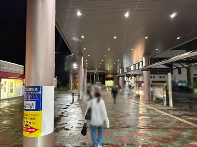 五井　ラットへの道順 2／8：駅を背にして左手に進みます。