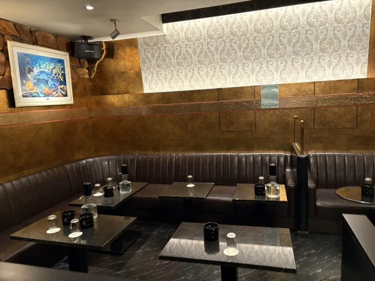 帝ノイ （ミカドノイ）の店内