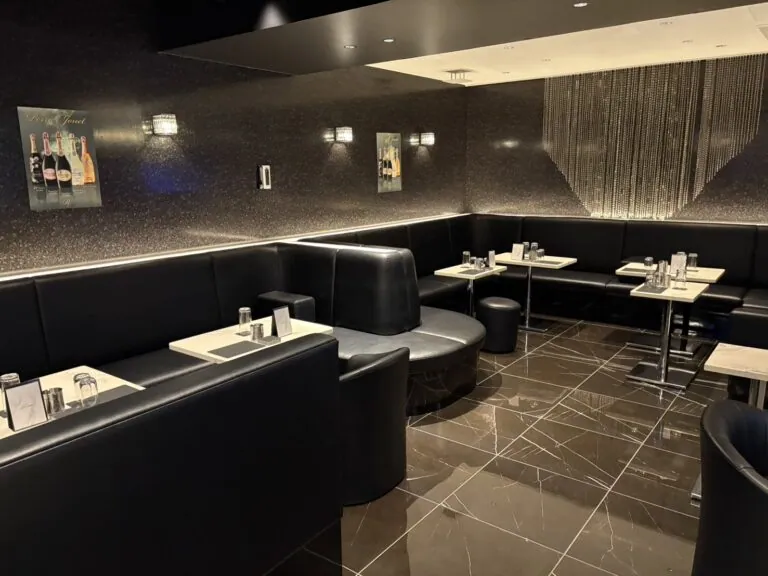 アールクラブの店内