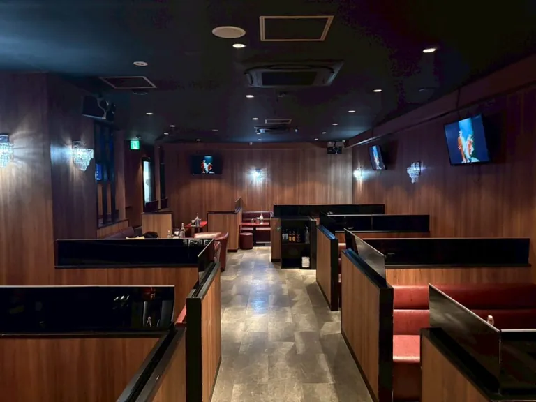 五井 ナウの店内