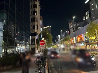 華壇 （カダン）への道順 5／9：横断歩道を渡ったら右折します。