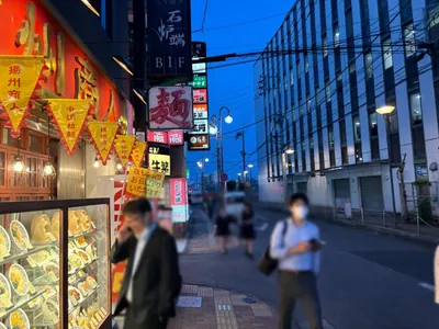 コルソへの道順 6／9：左手三つ目の路地を左折します。