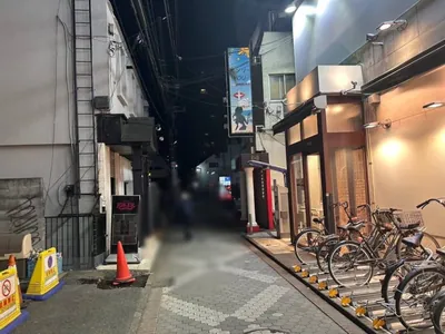 吉祥寺　リンへの道順 5／6：左折後十字路まで直進します。