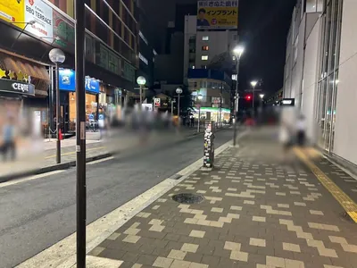 ダックスクイーンへの道順 3／7：突き当りを右へ歩きます。