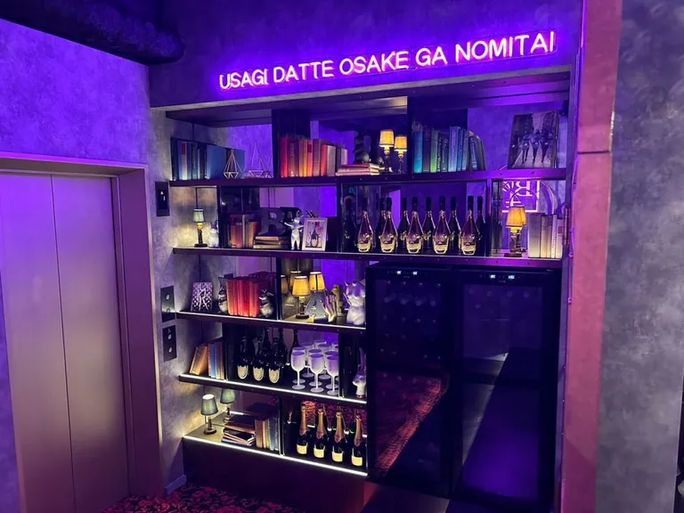 B4 （ビーフォー）の店内