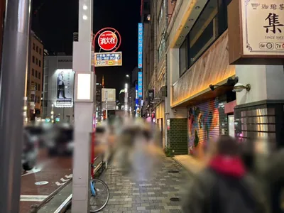 プロポーションへの道順 4／8：道路を左手に直進します。
