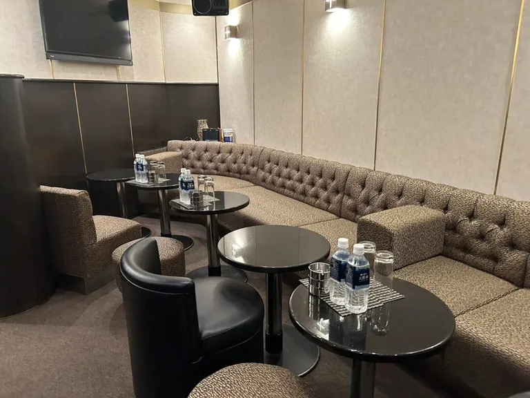 夕やけ小やけの店内