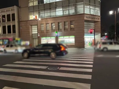 ミントへの道順 3／11：横断歩道を渡ったら進行方向右手の横断歩道を渡ります。