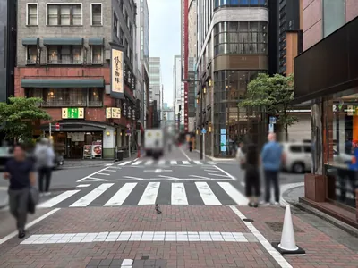 バロンズイチへの道順 11／13：一つ目の十字路を越えて直進を続けます。