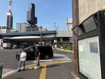 ルージュへの道順 3／10：一つ目の横断歩道を渡ります。