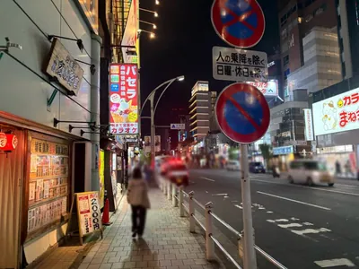 ミントへの道順 4／8：左折後、直進します。