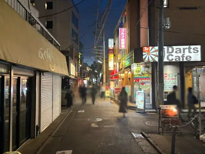 サロンド三軒茶屋への道順 4／5：右手路地を越えて直進します。