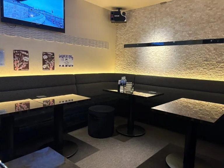 JJ (ジェイジェイ)の店内