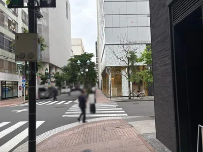 フォルトゥナへの道順 8／9：十字路を越えて直進します。