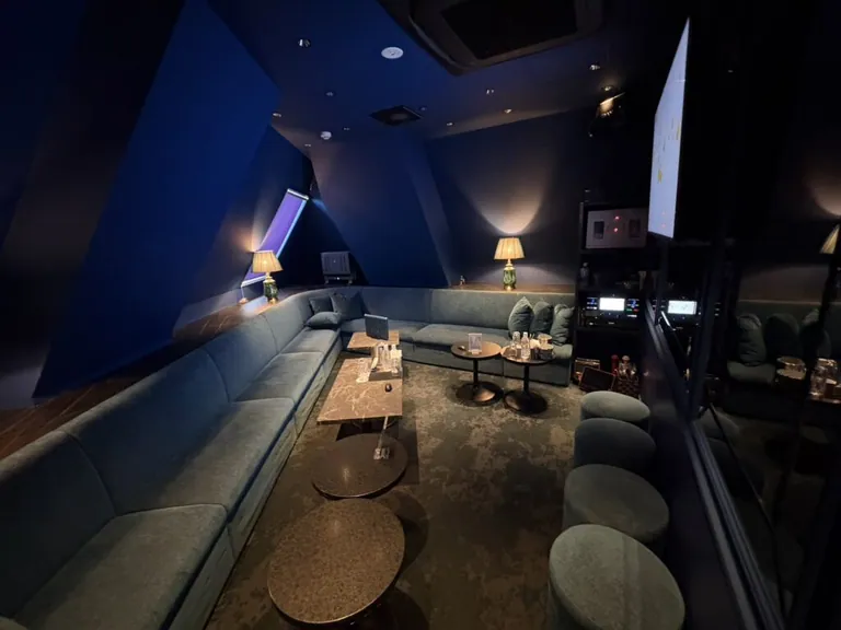 小岩　エンペラーズラウンジ （Emperor’s Lounge）の店内