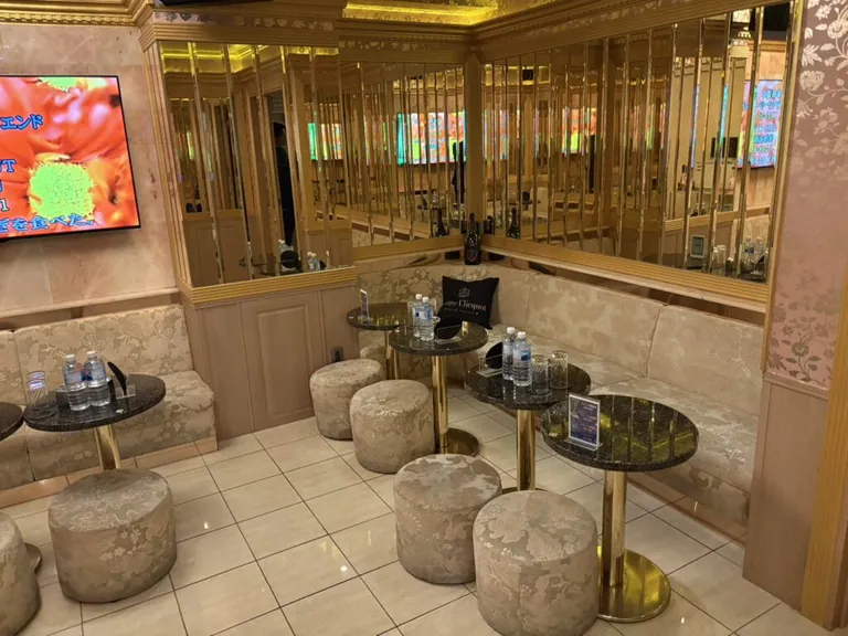 クリスタルシューズの店内