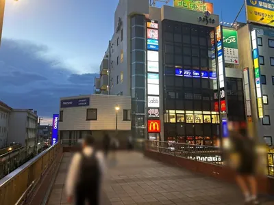 雅 （ミヤビ）への道順 3／8：突き当りを左折します。