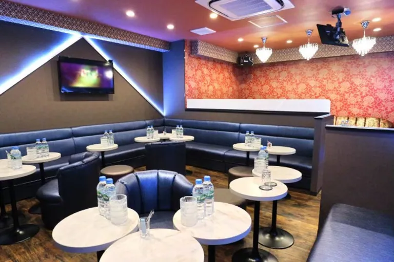 リセントの店内