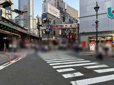 烏森 ワイナリーへの道順 2／4：駅を背にして左にすすみます。