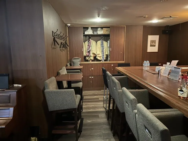 ダイニングバーJの店内