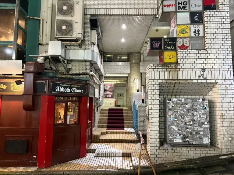 ティアラの店内