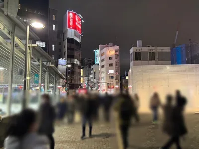 ゴカンへの道順 2／4：駅を背にして右に進みます。