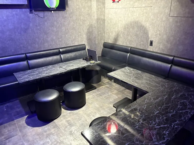 新宿三丁目 アステールの店内