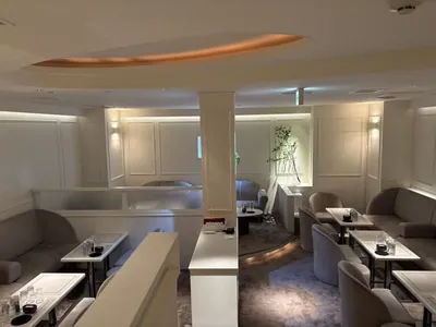 香坂 （コウサカ）の店内