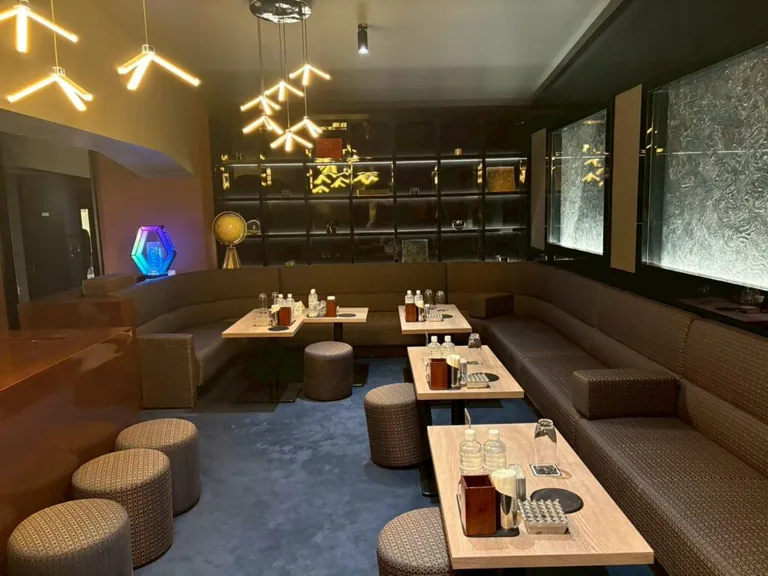 ブルジュの店内