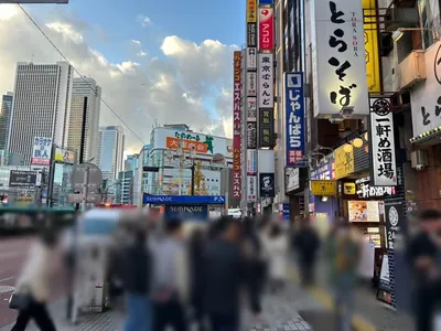 サキュバニートウキョウ （サキュ×バニーTOKYO）への道順 5／8：横断歩道を渡ったら左折します。