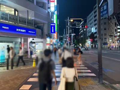ラグーンへの道順 3／4：渡ったらすぐ右手の横断歩道を渡ります。