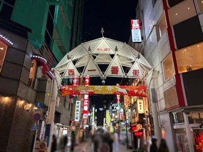 ヴィーナスへの道順 5／9：横断歩道を渡ったら「西一番街」へ入ります。