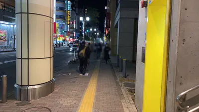 ジェムサロンへの道順 1／5：JR町田駅北口を出たら駅を背中にして右へ進みます。