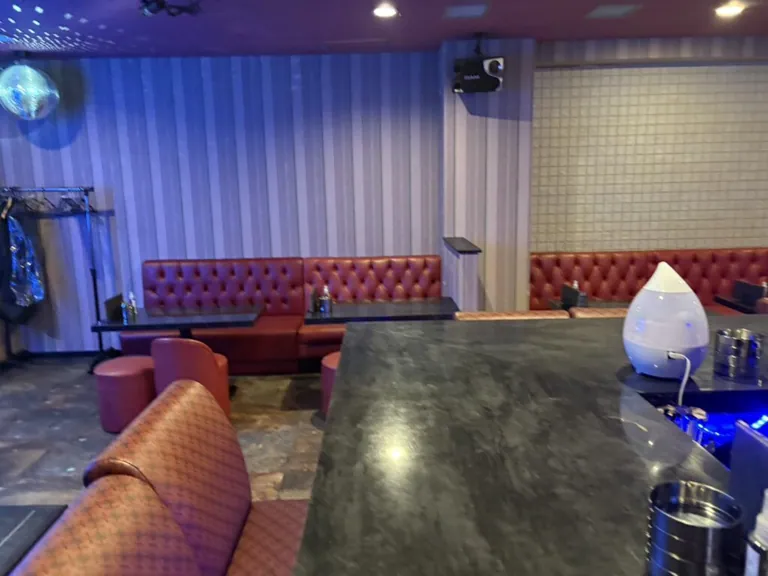 イーストブルーの店内