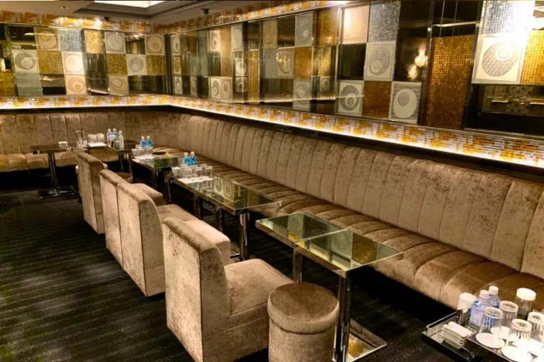 レーヴルの店内