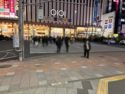享楽 昼 （キョウラク）への道順 3／9：正面の横断歩道を渡ります。