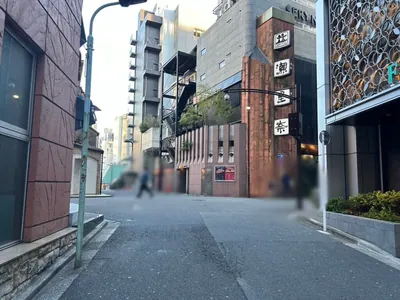 リオへの道順 4／5：十字路に出たら左折します。