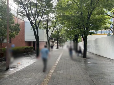 アマンへの道順 2／10：駅を背中にして左へ歩きます。