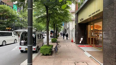 ボレロへの道順 11／13：右手にピエスモンテというパン屋が出てくるのでさらに直進します。