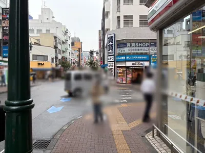 マンダリンクラブ昼への道順 5／10：右手の一つ目の路地を越えて直進を続けます。