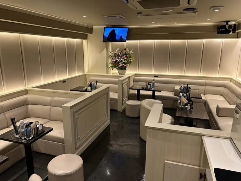 キャンバスの店内