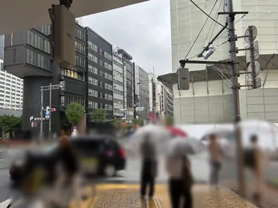 バンブーへの道順 4／10：二つ目の横断歩道を渡って右折します。