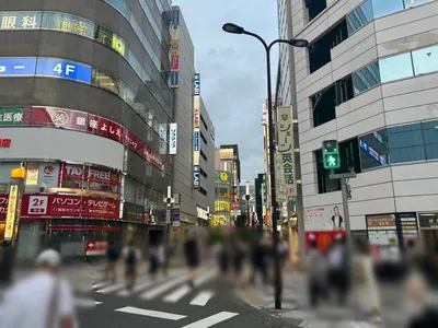 フェニックスへの道順 3／7：渡ったらサンシャイン通りに入ります。