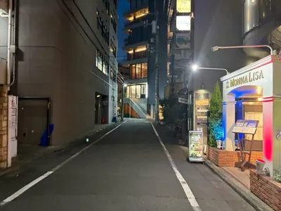 チケッツへの道順 7／10：突き当りを右折します。