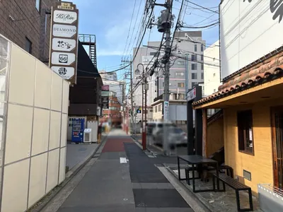 キリン （綺凛）への道順 8／8：少し進むと左手に立川キリンの入る「ヒロセ11ビル」があります。