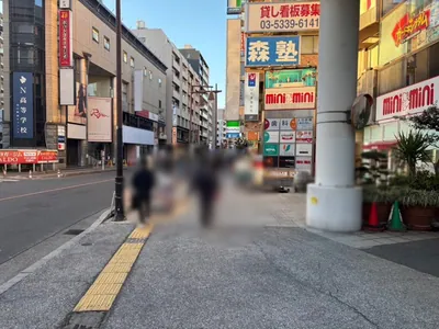 川口　レジェへの道順 5／7：下りたら直進します。