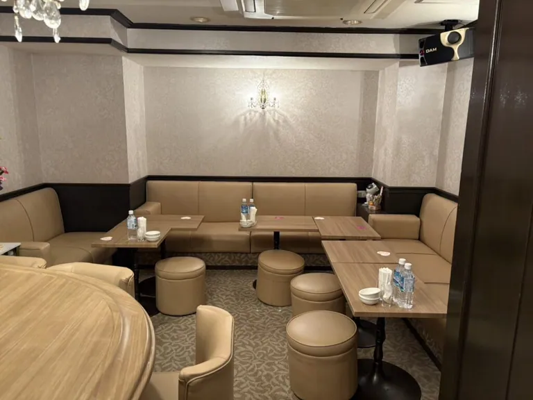 宝泉 （ホウセン）の店内