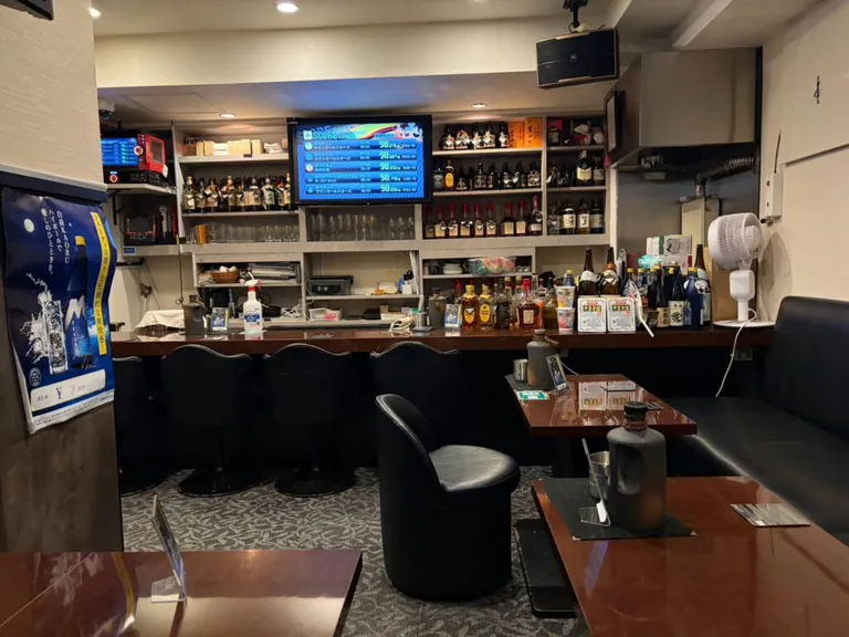 カラットはなれの店内