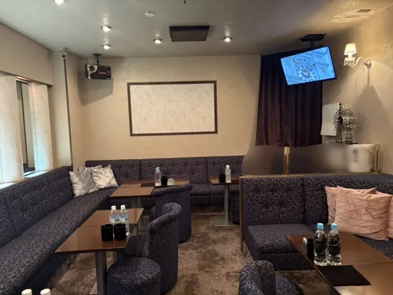 ピアスの店内