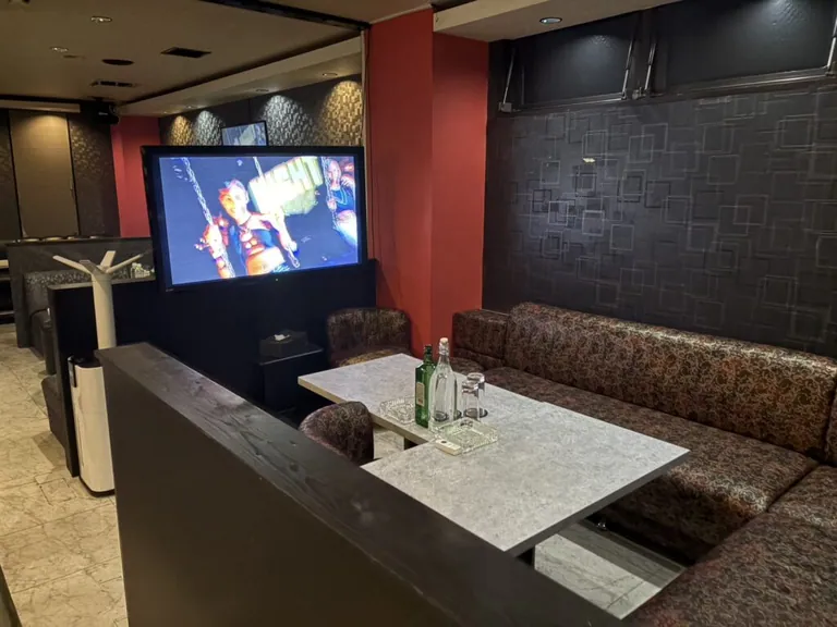 クレヨンの店内